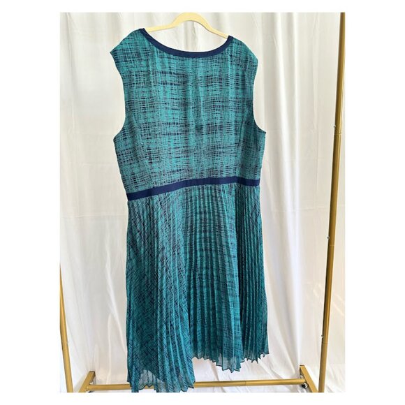 Halogen/Nordstrom Women's Plus 24W Blue/Green Patterned Dress with Pleated Skirt - Picture 2 of 10
